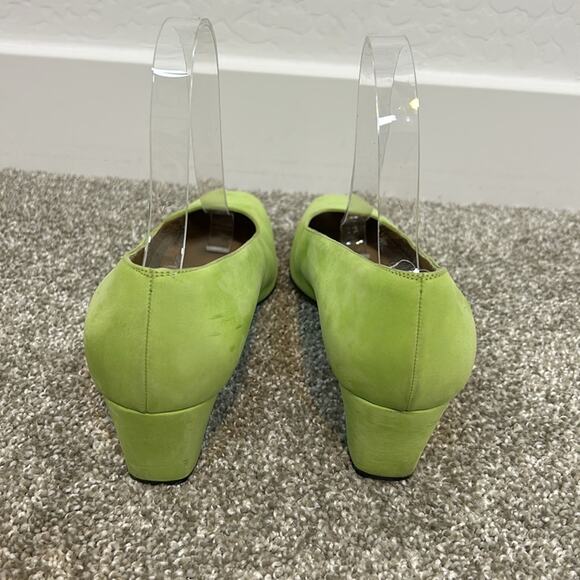 St. John Suede Leather Heels - Women's Size 7 Green - Picture 5 of 10